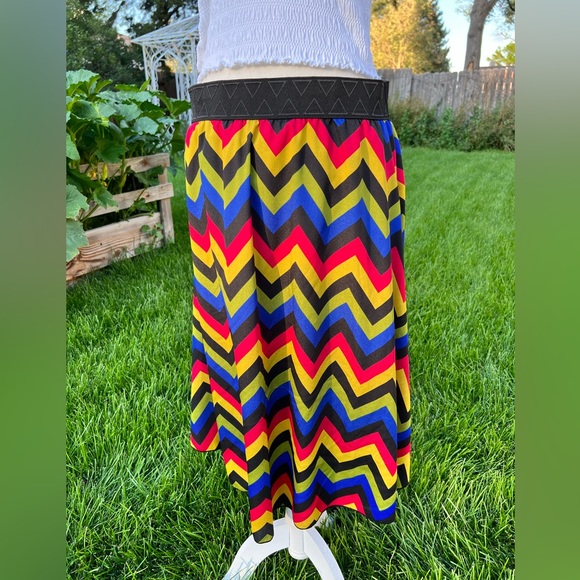LulaRoe Chevron Multicolor Skirt - Picture 3 of 8